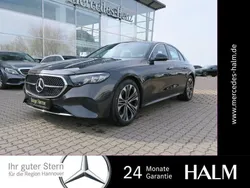 Grau Gebraucht 2023 Mercedes E220 Advanced Limousine | 51.850 € (Fairer Preis)