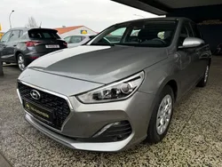Grau Gebraucht 2020 Hyundai i30 Select Limousine | 14.900 € (Fairer Preis)