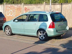 Grün Gebraucht 2005 Peugeot 307 Tendance Kombi | 1.350 € (Guter Preis)
