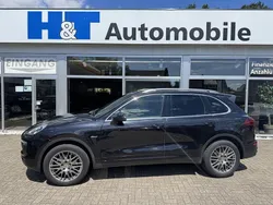 Tiefschwarzmetallic Gebraucht 2015 Porsche Cayenne SUV | 30.950 € (Fairer Preis)