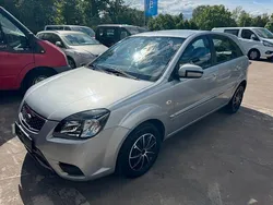 Silber Gebraucht 2010 Kia Rio Vision Limousine | 3.900 € (Etwas zu teuer)