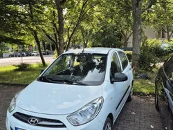Grau Gebraucht 2012 Hyundai i10 Edition Kleinwagen | 3.200 € (Fairer Preis)