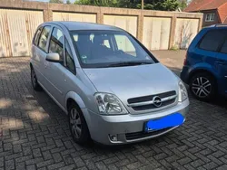 Grau Gebraucht 2003 Opel Meriva Van / Kleinbus | 1.850 € (Fairer Preis)