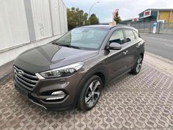 Grau Gebraucht 2016 Hyundai Tucson Premium SUV | 17.500 € (Fairer Preis)