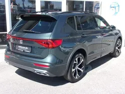 Dark camouflage green metallic Gebraucht 2024 Seat Tarraco FR SUV | 38.959 €