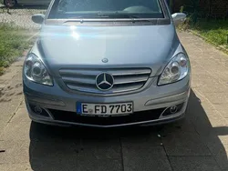 Blau Gebraucht 2017 Mercedes B170 Van / Kleinbus | 4.499 €