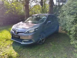 Grau Gebraucht 2012 Renault Scénic III Bose Edition Van / Kleinbus | 5.999 € (Fairer Preis)