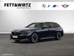 Carbonschwarz metallic Gebraucht 2024 BMW 530e M Sport Kombi | 70.777 €