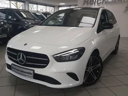 Weiß Gebraucht 2021 Mercedes B200 Night Van / Kleinbus | 23.980 € (Fairer Preis)