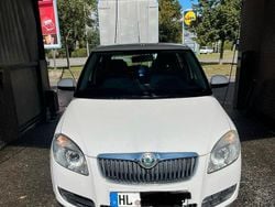 Weiß Gebraucht 2009 Skoda Fabia Kleinwagen | 2.400 € (Fairer Preis)