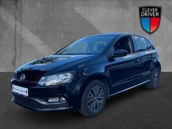 Deep black perleffekt (metallic) Gebraucht 2016 VW Polo Allstar Limousine | 9.980 € (Fairer Preis)
