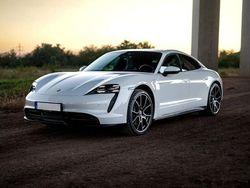 Weiss Gebraucht 2023 Porsche Taycan Performance Package Limousine | 79.889 € (Etwas zu teuer)