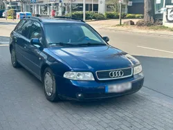 Blau Gebraucht 2001 Audi A4 Kombi | 690 € (Guter Preis)