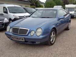 Hellblau Gebraucht 1999 Mercedes CLK320 Elegance Coupé | 800 € (Superpreis)