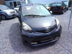 Grau Gebraucht 2014 Toyota Aygo Kleinwagen | 2.350 € (Guter Preis)