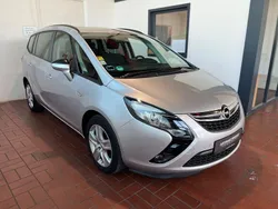 Silber Gebraucht 2016 Opel Zafira Tourer Edition Van / Kleinbus | 9.490 € (Fairer Preis)