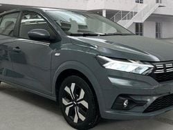 Grau Gebraucht 2025 Dacia Sandero Expression Limousine | 17.375 € (Fairer Preis)