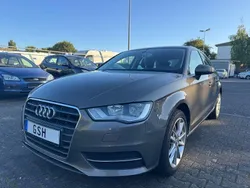 Grau Gebraucht 2015 Audi A3 Sportback Attraction Limousine | 7.290 € (Guter Preis)