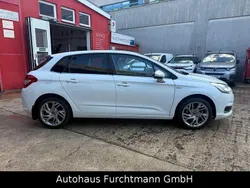 Weiß Gebraucht 2014 Citroën C4 Exclusive Limousine | 7.490 € (Etwas zu teuer)