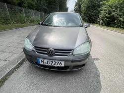 Grau Gebraucht 2005 VW Golf V Kleinwagen | 1.000 €