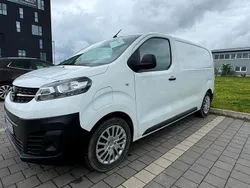 Weiß Gebraucht 2021 Opel Vivaro-e Combi Van | 19.400 € (Guter Preis)