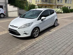 Weiß Gebraucht 2009 Ford Fiesta Titanium Kleinwagen | 2.650 € (Guter Preis)