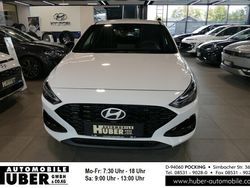 Weiß metallic Gebraucht 2024 Hyundai i30 Advantage Limousine | 27.690 € (Fairer Preis)