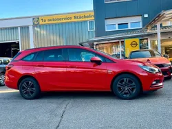 Rot Gebraucht 2019 Opel Astra Kombi | 13.580 € (Etwas zu teuer)