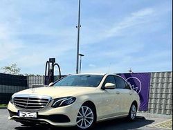 Beige Gebraucht 2018 Mercedes E200 Limousine | 15.600 €