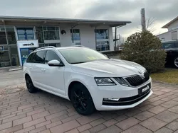 Weiß Gebraucht 2019 Skoda Octavia Premium Edition Limousine | 7.900 € (Superpreis)