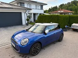 Blau Gebraucht 2024 Mini Cooper SE Favoured Kleinwagen | 33.990 €