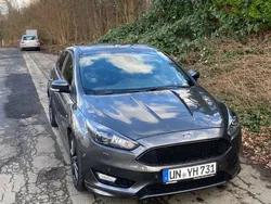 Grau Gebraucht 2018 Ford Focus ST-Line Limousine | 13.500 € (Guter Preis)