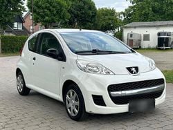 Weiß Gebraucht 2012 Peugeot 107 Kleinwagen | 2.490 € (Fairer Preis)