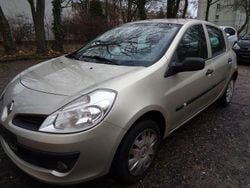 Beige Gebraucht 2006 Renault Clio III Expression Limousine | 1.450 € (Guter Preis)
