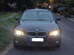Schwarz Gebraucht 2012 BMW 320 Lifestyle Kombi | 7.199 € (Superpreis)