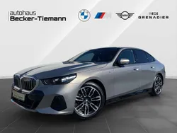 Oxidgrau Gebraucht 2024 BMW 520 Comfort Edition Limousine | 59.895 € (Fairer Preis)