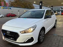 Weiß Gebraucht 2019 Hyundai i30 Edition Limousine | 9.900 € (Fairer Preis)