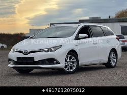 Weiß Gebraucht 2016 Toyota Auris Touring Sports Comfort Kombi | 12.495 € (Guter Preis)