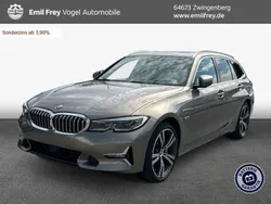Grau Gebraucht 2021 BMW 330e Luxury Line Kombi | 28.290 € (Fairer Preis)