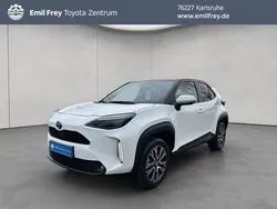 Schneeweiß Gebraucht 2021 Toyota Yaris Hybrid Connect Style | 20.450 € (Guter Preis)