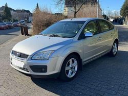 Silber Gebraucht 2007 Ford Focus Ghia Limousine | 3.750 € (Fairer Preis)