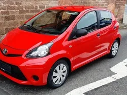 Rot Gebraucht 2014 Toyota Aygo Basis Kleinwagen | 4.300 € (Fairer Preis)