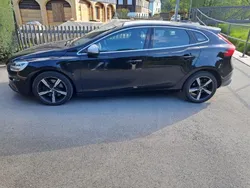 Schwarz Gebraucht 2017 Volvo V40 R-Design Kombi | 11.400 € (Fairer Preis)