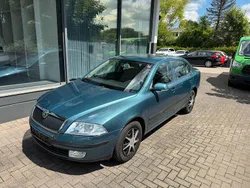 Grün Gebraucht 2011 Skoda Octavia Ambiente Limousine | 2.650 €