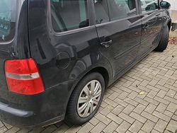 Schwarz Gebraucht 2005 VW Touran Van / Kleinbus | 1.500 € (Superpreis)
