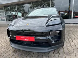 Schwarz Neu 2025 Porsche Macan 4 Electric SUV | 114.950 € (Fairer Preis)