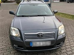Grau Gebraucht 2006 Toyota Avensis Kombi | 2.600 € (Fairer Preis)