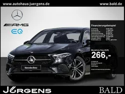 Metalliclack kosmosschwarz Gebraucht 2024 Mercedes A200 Advanced Limousine | 28.260 € (Guter Preis)