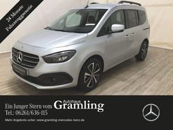 Helvinsilber (metallic) Gebraucht 2024 Mercedes 180 Progressive Limousine | 33.289 € (Teuer)