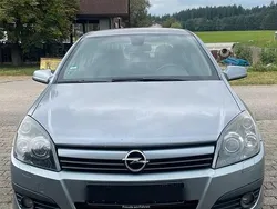 Grau Gebraucht 2004 Opel Astra Kleinwagen | 3.200 € (Etwas zu teuer)